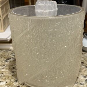 Vintage William Bounds Grainware Lucite ice bucket with a textured exterior.